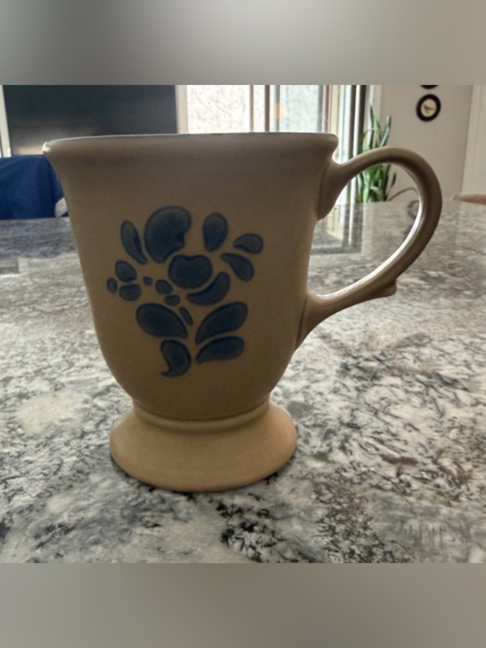 HTF Vintage Pfaltzgraff Folk Art Blue and Beige Pedestal Grande 16 oz Mug